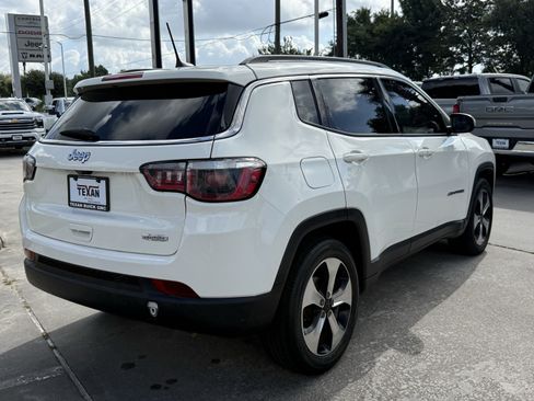 Used 2018 Jeep Compass Latitude w/ Popular Equipment Group FWD image 5