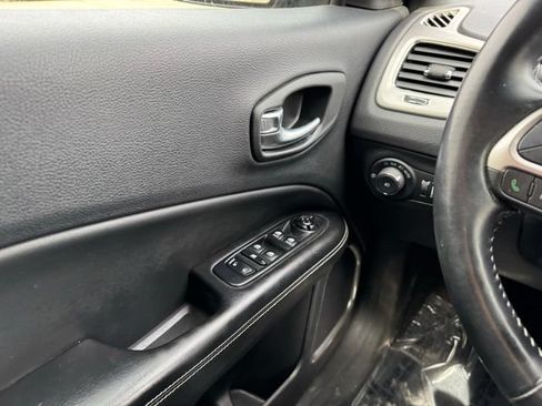 Used 2021 Jeep Compass Latitude AWD/4WD image 30