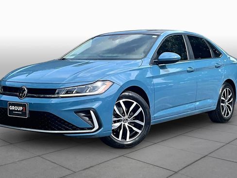 Used 2025 Volkswagen Jetta SE FWD image 1