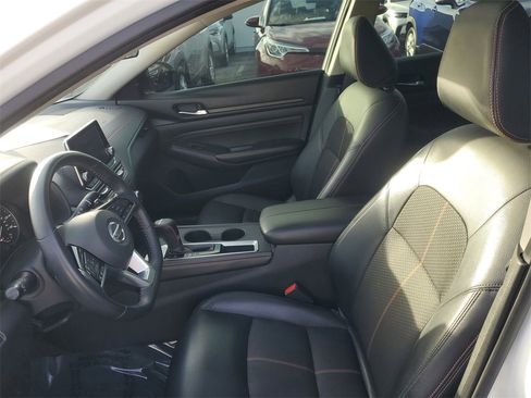 Used 2020 Nissan Altima 2.5 SR w/ Premium Package image 16
