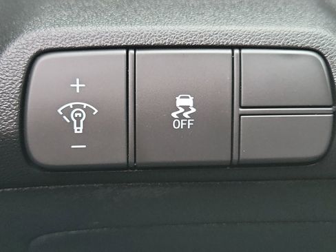 Certified 2025 Hyundai Elantra Sport image 19