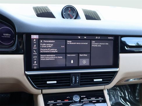 Used 2021 Porsche Cayenne Base image 21