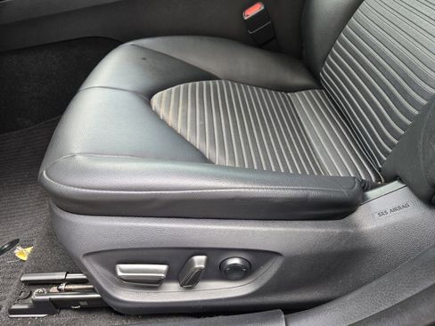 Used 2018 Toyota Camry SE w/ Convenience Package image 16