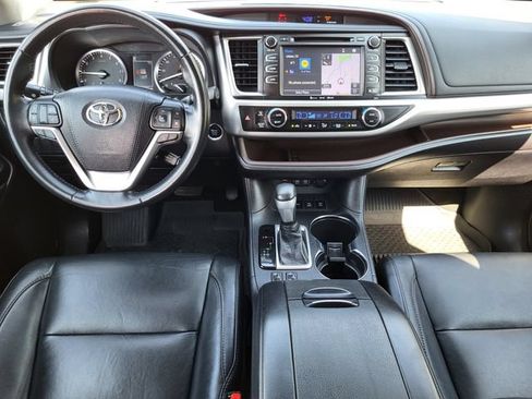 Used 2018 Toyota Highlander XLE AWD/4WD image 26