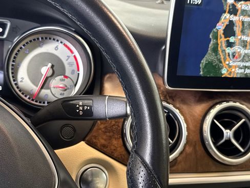 Used 2016 Mercedes-Benz GLA 250 image 16