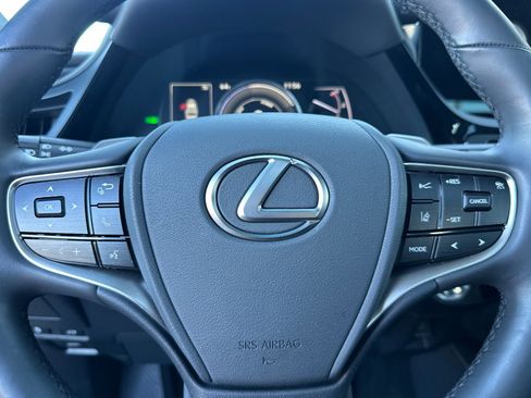 Certified 2025 Lexus ES 300h w/ Premium Package image 16