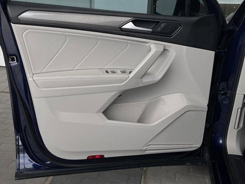 Used 2023 Volkswagen Tiguan SE FWD image 9