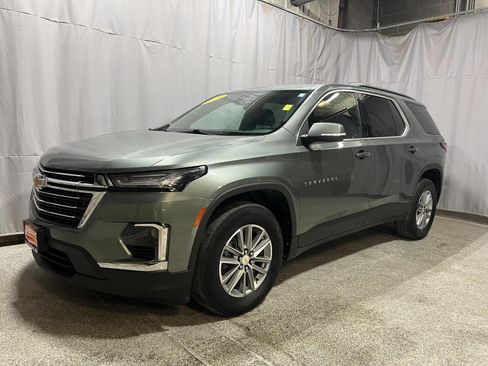 Used 2023 Chevrolet Traverse LT FWD image 2
