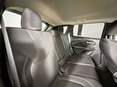 Used 2016 Jeep Cherokee Latitude image 39