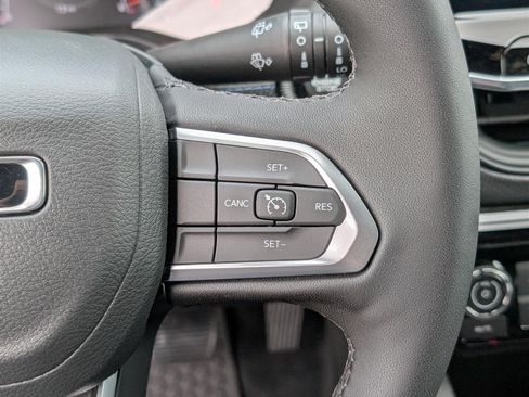 New 2025 Jeep Compass Latitude w/ Sun & Sound Group AWD/4WD image 19