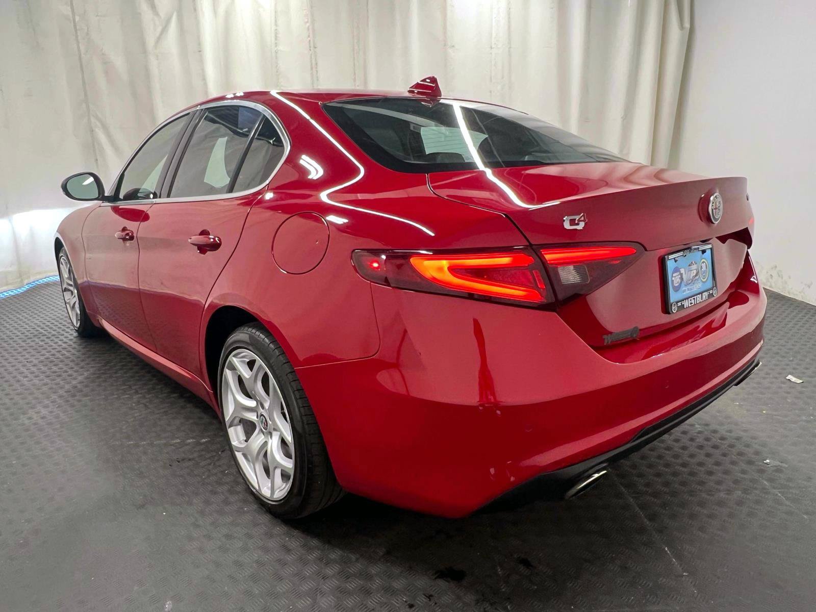 Used 2020 Alfa Romeo Giulia Ti AWD/4WD image 8