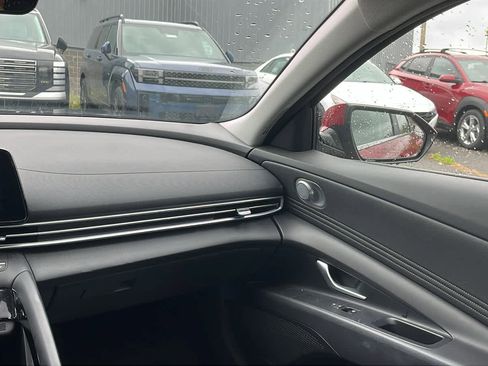 Used 2024 Hyundai Elantra Limited FWD image 23