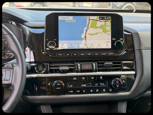 Used 2025 Nissan Pathfinder SL FWD image 29
