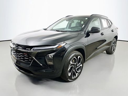 Used 2024 Chevrolet Trax RS w/ Sunroof Package FWD image 3