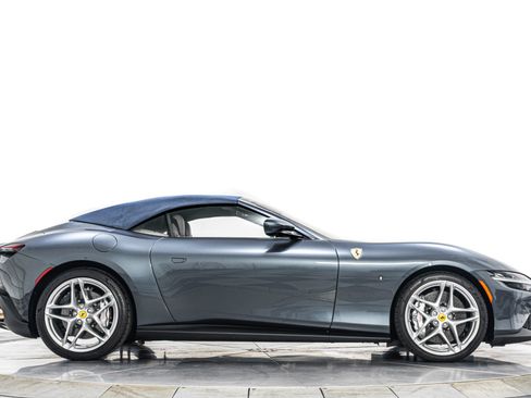 Used 2025 Ferrari Roma Spider RWD image 18