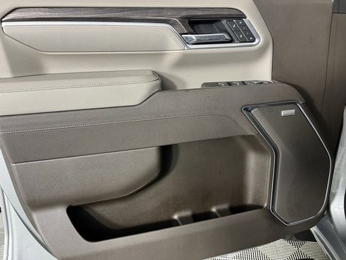 Used 2025 Chevrolet Silverado 3500 LTZ w/ LTZ Convenience Package image 25