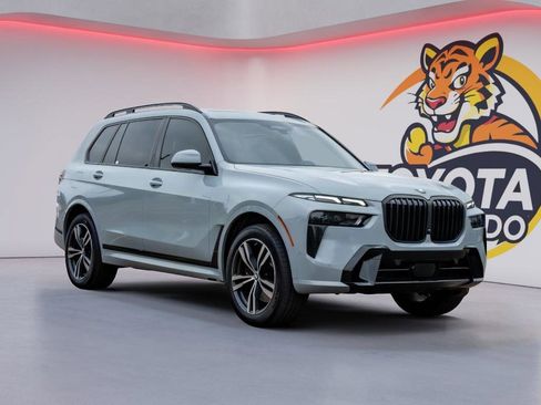 Used 2023 BMW X7 xDrive40i w/ Executive Package AWD/4WD image 3