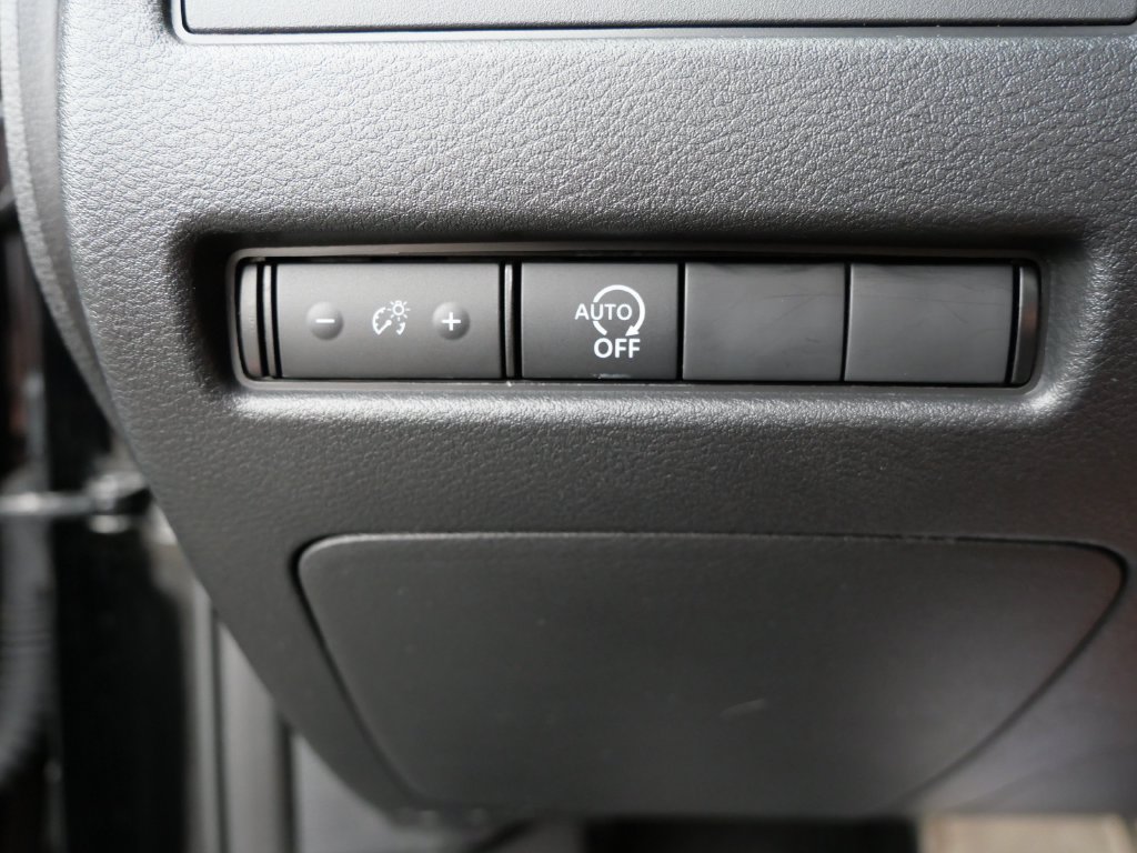 Used 2025 Nissan Rogue S AWD/4WD image 28