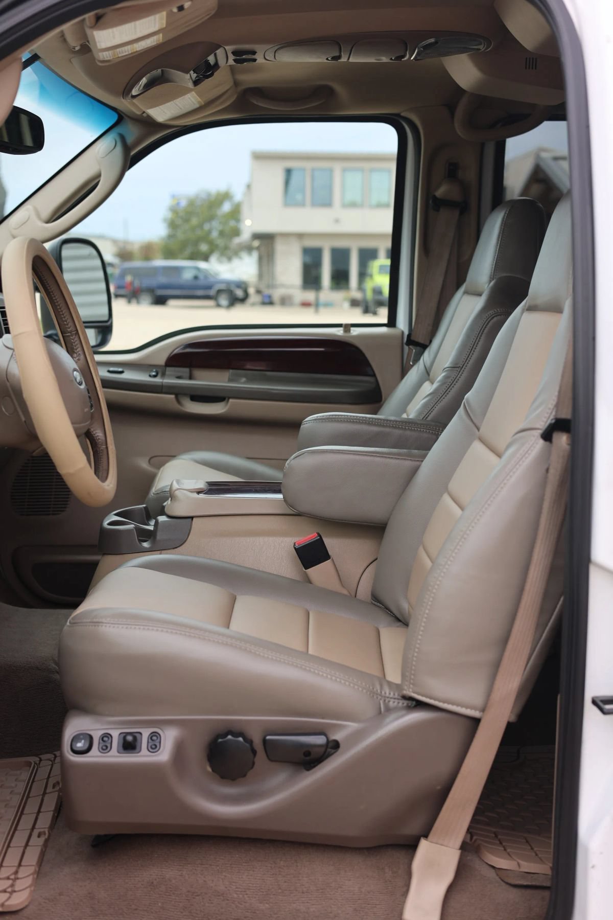 Used 2004 Ford Excursion Eddie Bauer AWD/4WD image 22