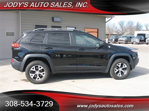 Used 2018 Jeep Cherokee Trailhawk image 33