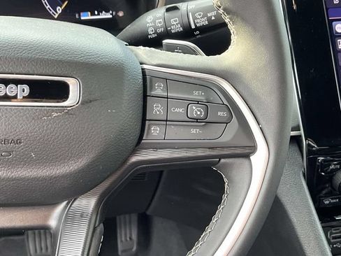 Used 2025 Jeep Grand Cherokee Laredo X AWD/4WD image 29