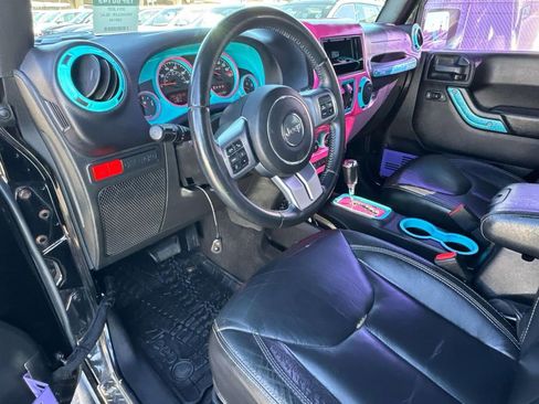 Used 2015 Jeep Wrangler Unlimited Rubicon image 29