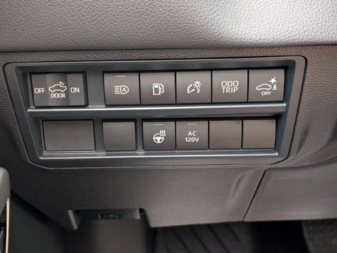 Used 2025 Toyota Tundra Limited AWD/4WD image 15