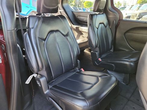 Used 2023 Chrysler Pacifica Touring-L w/ S Appearance Package image 20