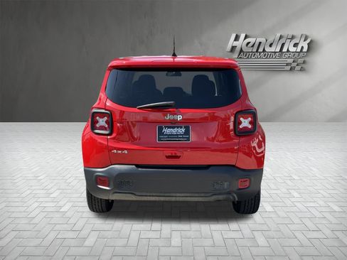 Used 2023 Jeep Renegade Latitude AWD/4WD image 9
