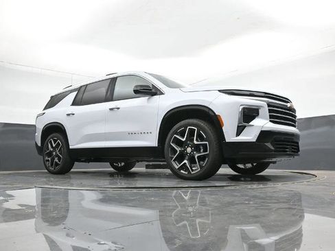 New 2026 Chevrolet Traverse High Country w/ LPO, Floor Liner Package image 15