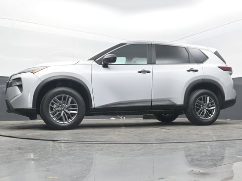 Used 2024 Nissan Rogue S image 27