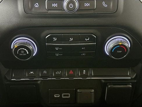 Used 2022 Chevrolet Silverado 1500 Custom image 18