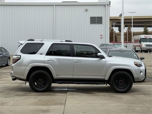 Used 2024 Toyota 4Runner SR5 Premium image 3