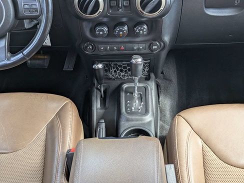 Used 2017 Jeep Wrangler Unlimited Sahara AWD/4WD image 19