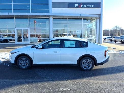 New 2026 Kia K4 LX image 4