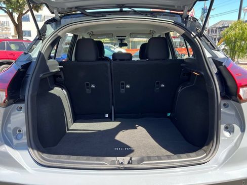 Used 2023 Nissan Kicks SV FWD image 39