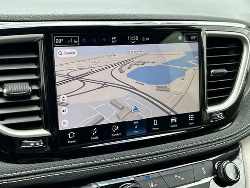 New 2024 Chrysler Pacifica Select image 20