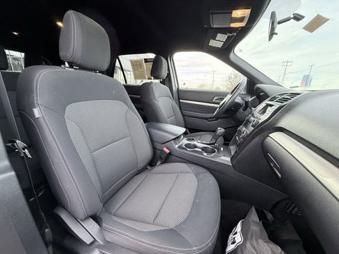 Used 2018 Ford Explorer XLT image 29