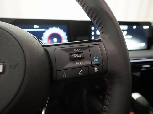 Certified 2025 Nissan Kicks SR image 18