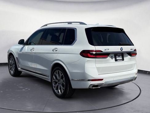 Used 2024 BMW X7 xDrive40i AWD/4WD image 3