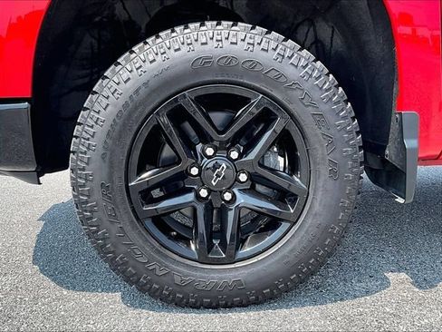 Used 2024 Chevrolet Silverado 1500 LT Trail Boss w/ Convenience Package II AWD/4WD image 7