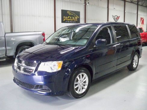 Used 2013 Dodge Grand Caravan SXT w/ UConnect Hands-Free Group image 1