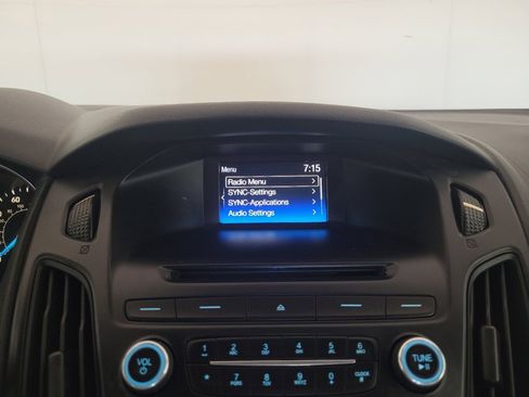 Used 2016 Ford Focus SE FWD image 25