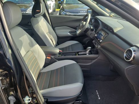 Used 2023 Nissan Kicks SR w/ SR Premium Package FWD image 7