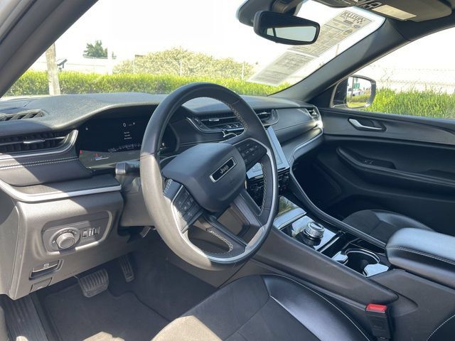 Used 2023 Jeep Grand Cherokee L Laredo AWD/4WD image 10