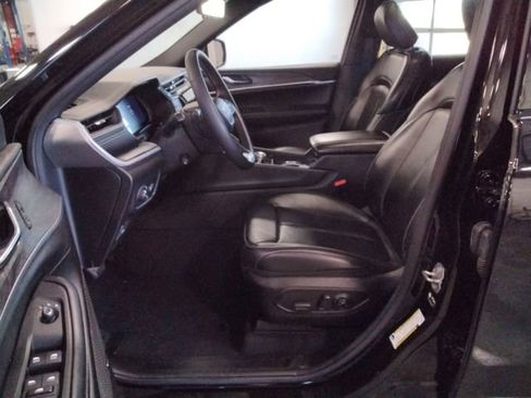 Used 2024 Jeep Grand Cherokee L Limited w/ Luxury Tech Group II image 9