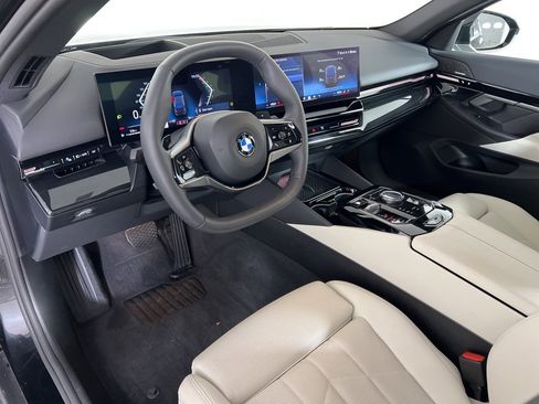 Used 2025 BMW 530i xDrive w/ Premium Package image 10