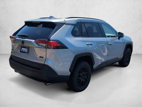 Used 2023 Toyota RAV4 XLE FWD image 5