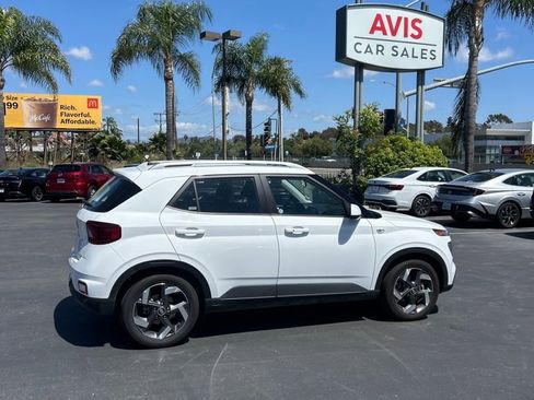 Used 2025 Hyundai Venue SEL image 4