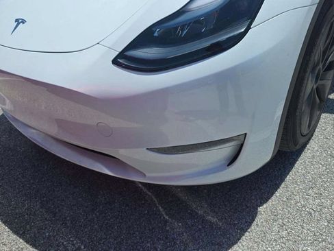 Used 2024 Tesla Model Y Long Range AWD/4WD image 4